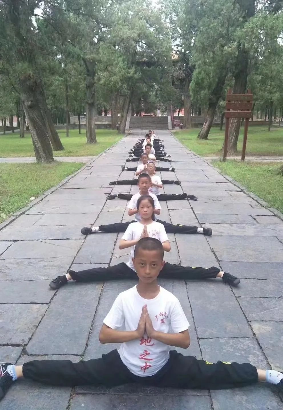成都市实验外国语学校武术少年罗逸伦                