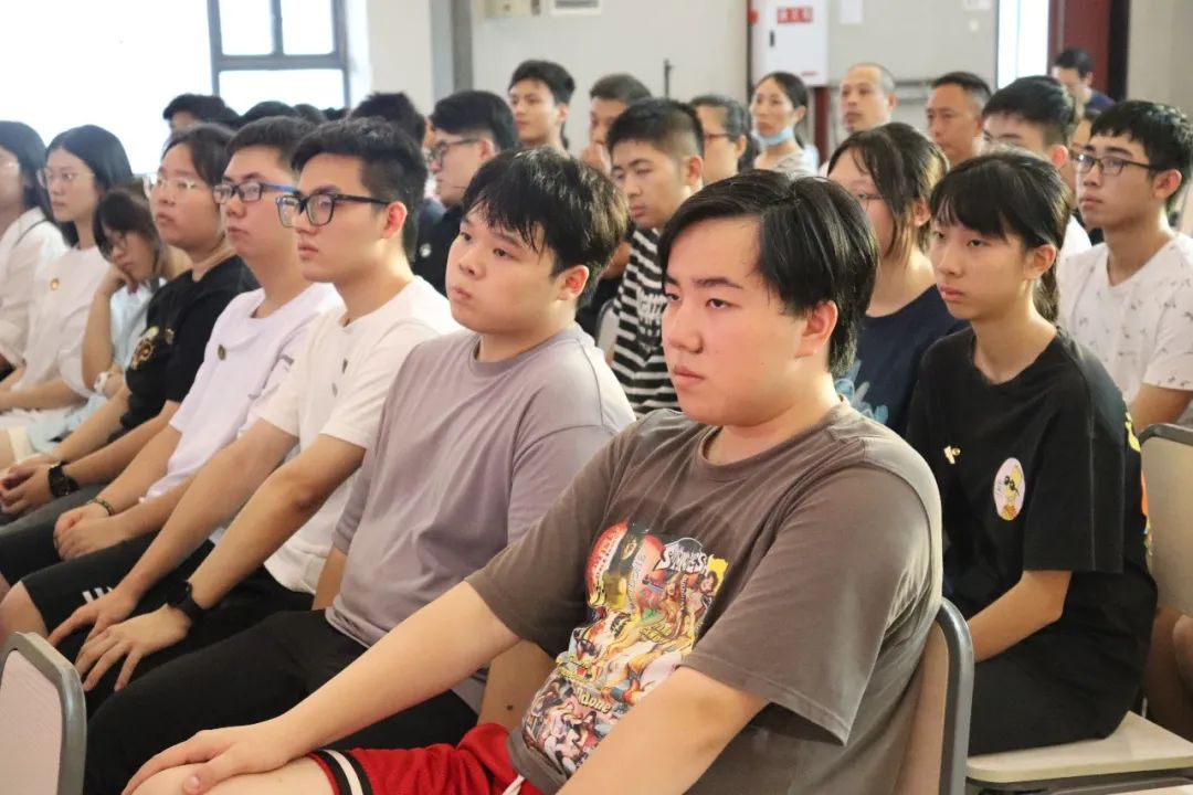 重庆巴蜀常春藤学校高考研究院                