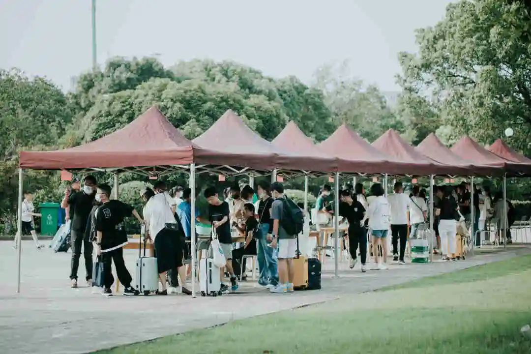 西浦附属学校初中部2022级新生班级团建                