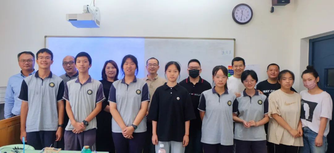 成都市实验外国语学校“凭”水相逢项目学习营                
