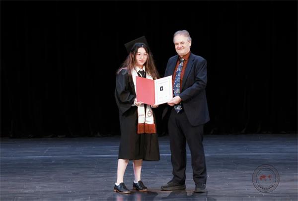 那思佳：既然都来深圳国际交流学院了，那就尝试申一下牛剑吧