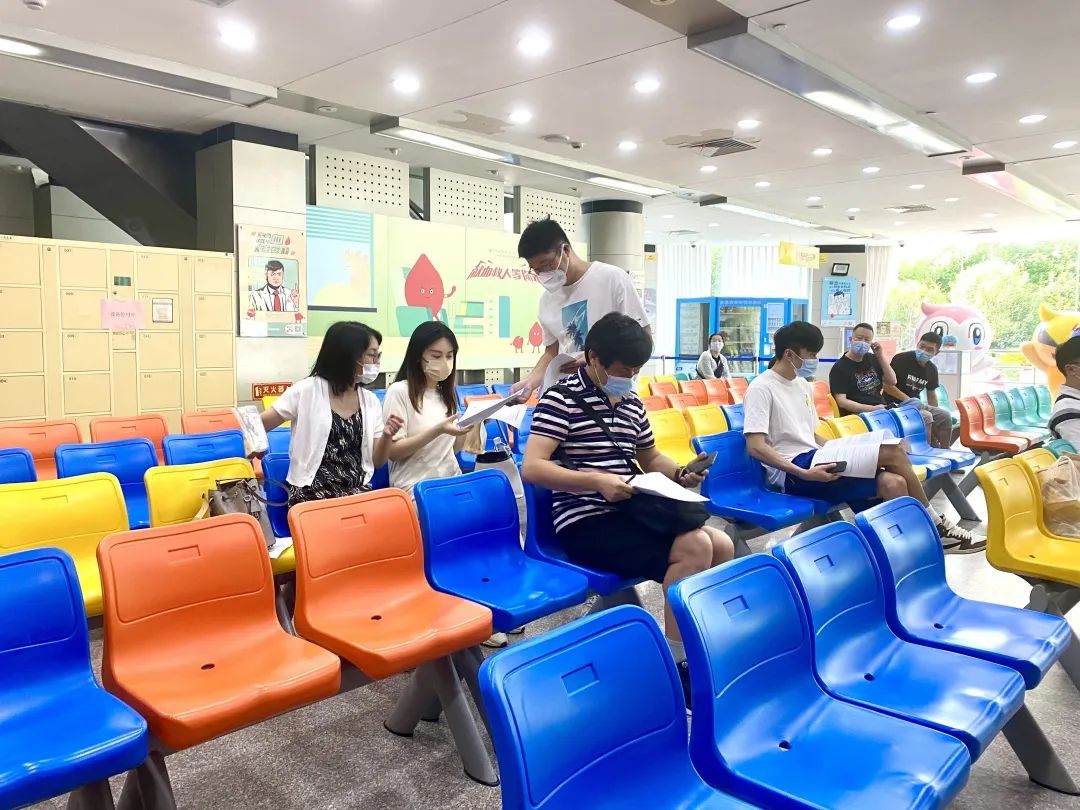 上海市世界外国语中学无偿献血活动                