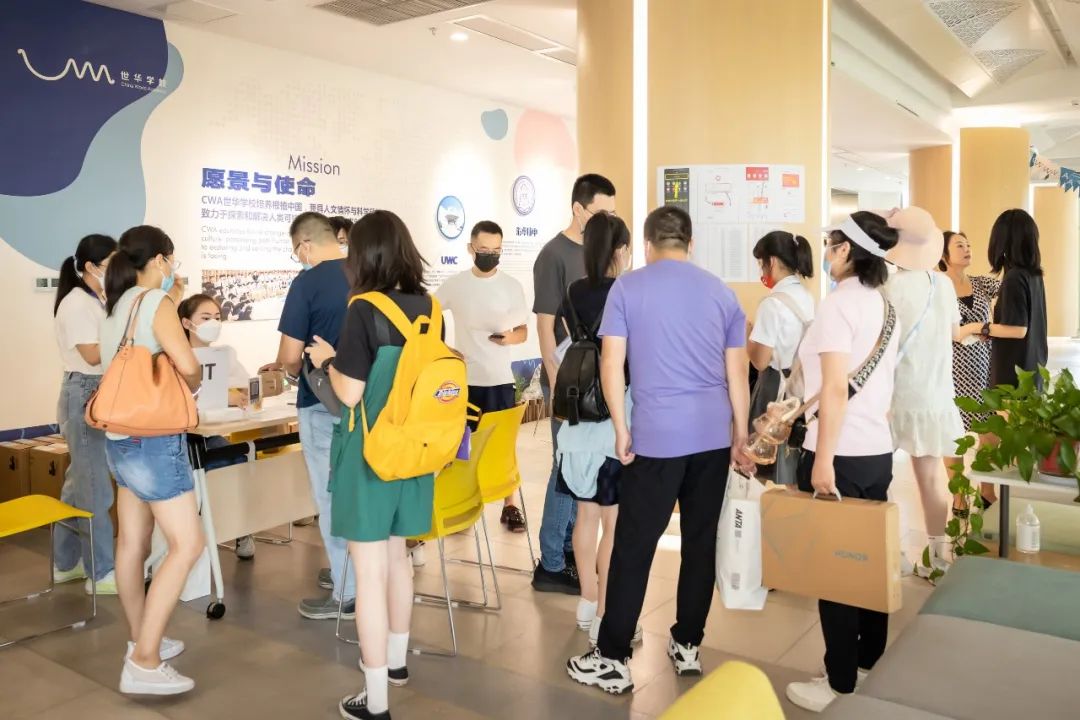 世华学校新生报到和毕业典礼回顾                
