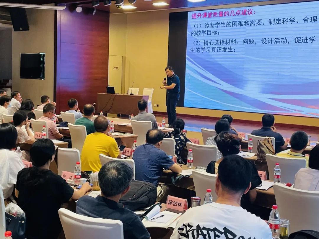 南京师大附中江宁分校召开“新课程新教材实施示范校建设”项目研讨会                