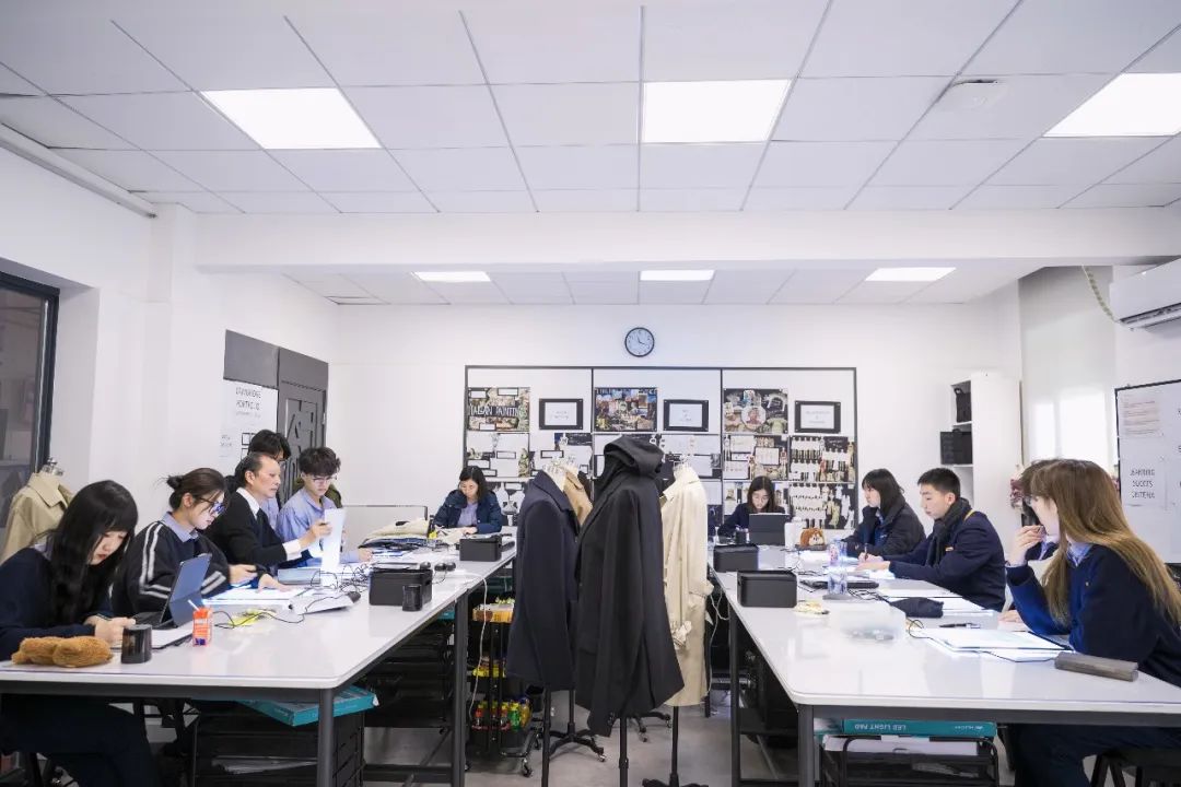 上海耀华古北校区在A Level考试中荣获佳绩！                