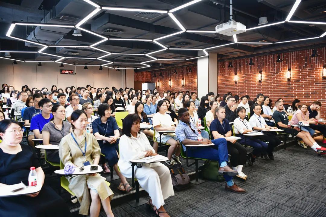 华二紫竹学院新学期全员大会和全体教师培训纪实                