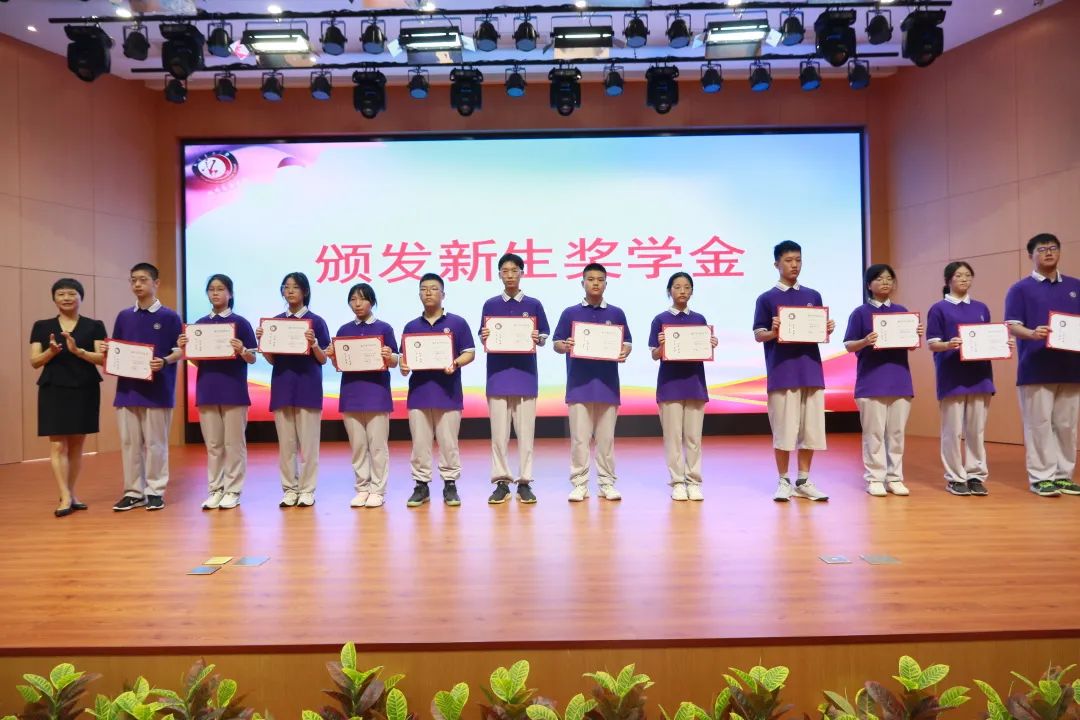 杭州东方中学2022级新生军训报道                