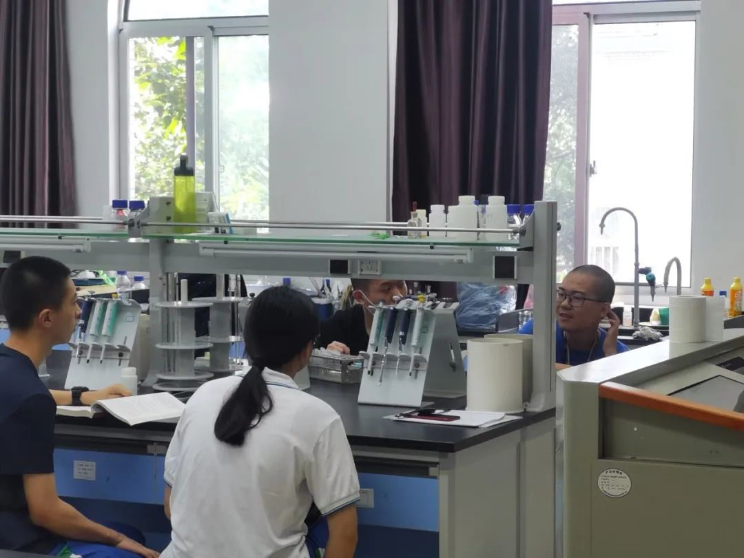 华南师大附中第31届全国生物奥林匹克竞赛荣获2金1银1                