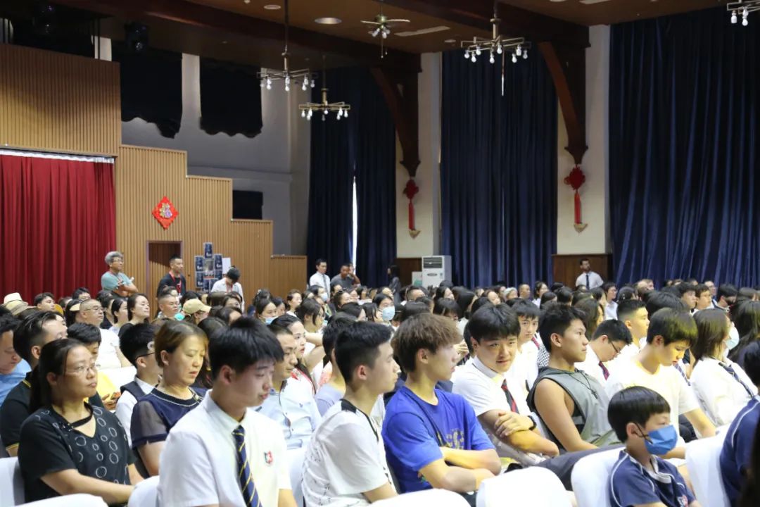 宏文学校成都校区举行2022 _ 2023学年开学大会                