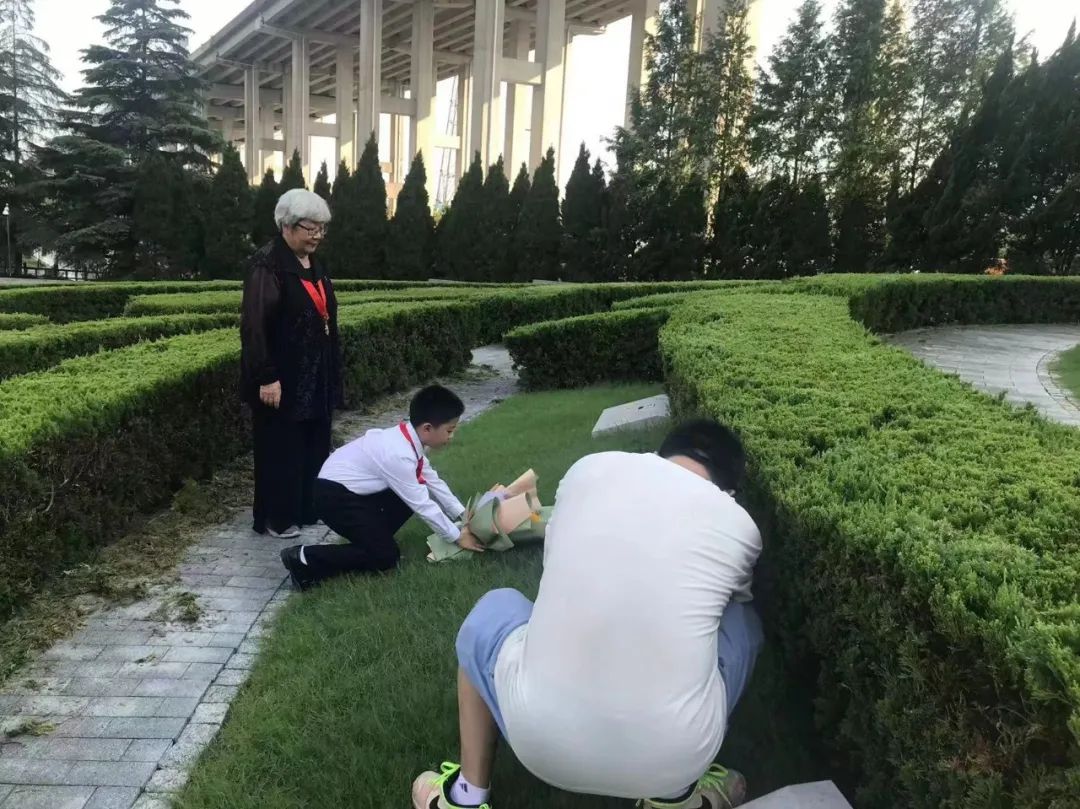 上海世外教育附属浦江外国语学校红色文化传播志愿者                