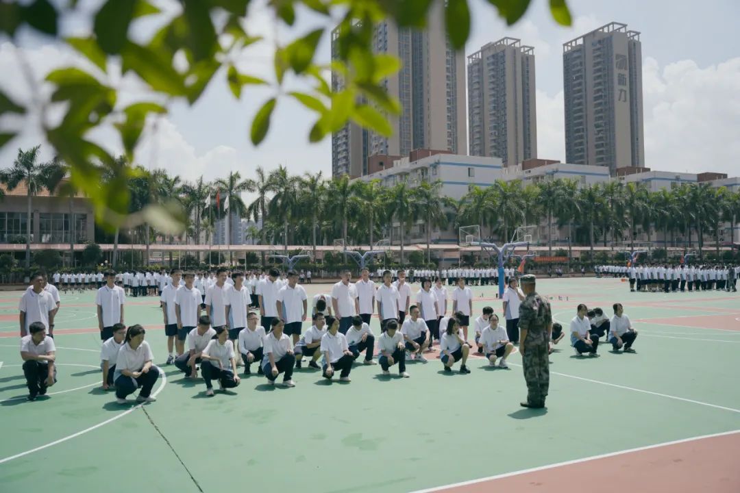 清远盛兴中英文学校2022级高一新生军训开营仪式                