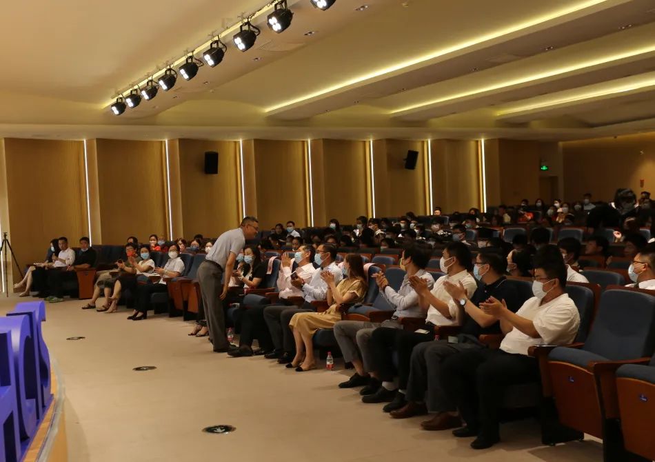 上海民办光华中学2022届初三年级毕业典礼                