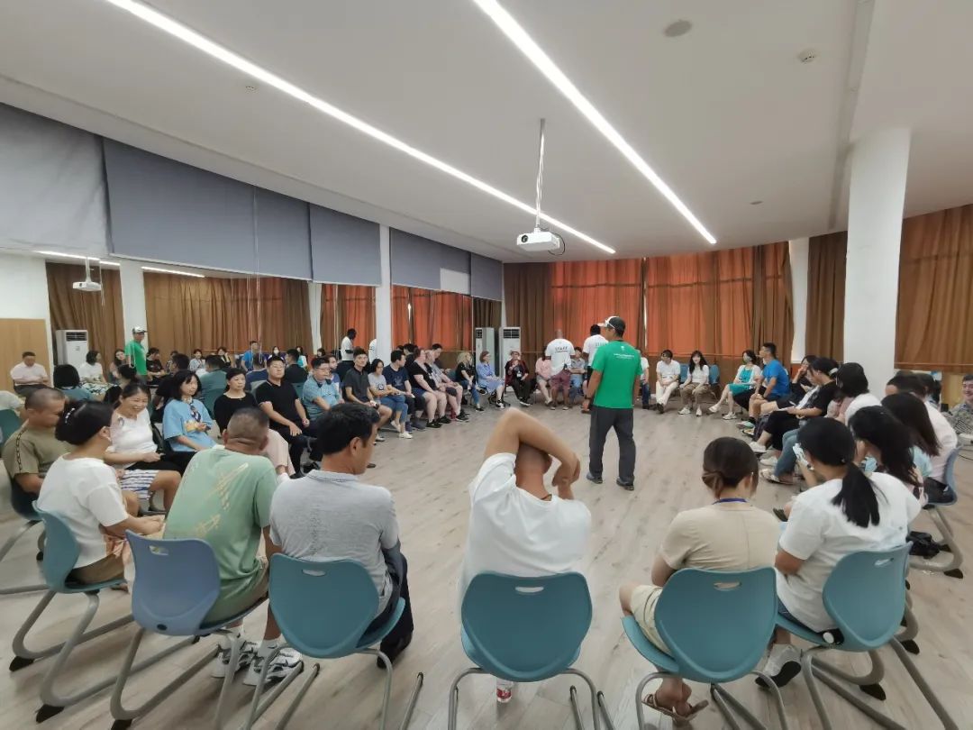 上海宏润博源学校新学期全体教职工会议                