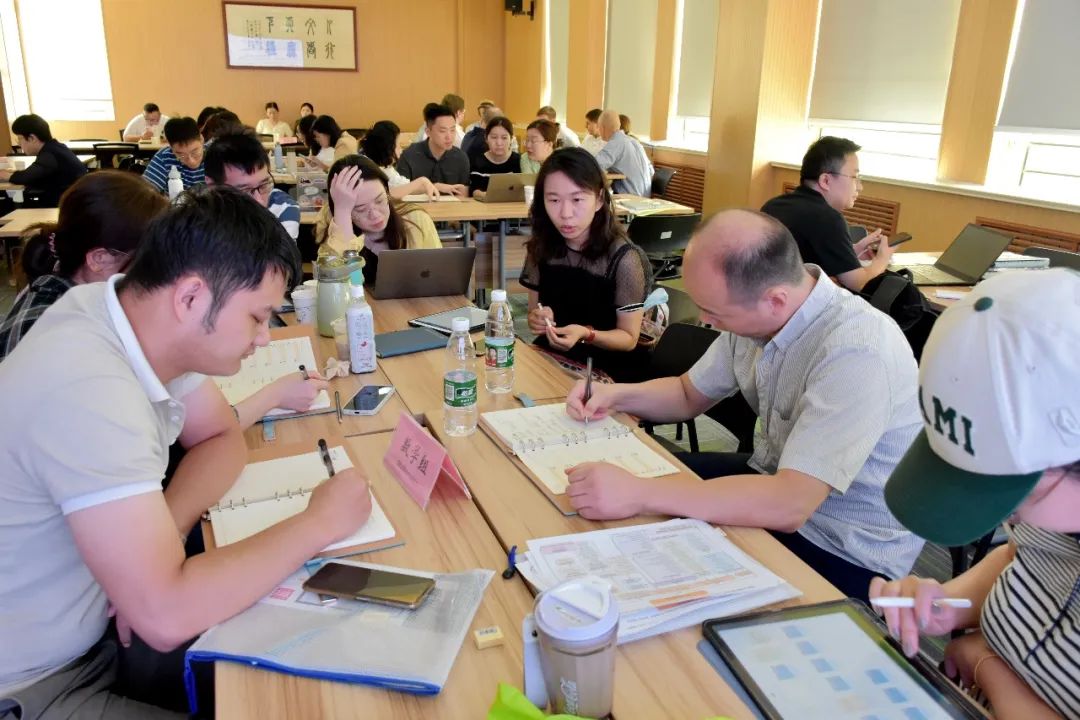 济外国际开展2022年暑期全体教师培训活动                