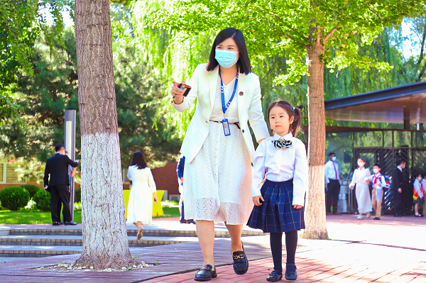 北京新府学外国语学校开学典礼：筑爱为舟，载梦启航 _ 北京新府学外国语学校