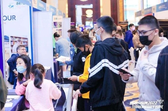 秋招季择校路线怎么选？上海择校展大咖云集支招国际化升学规划
