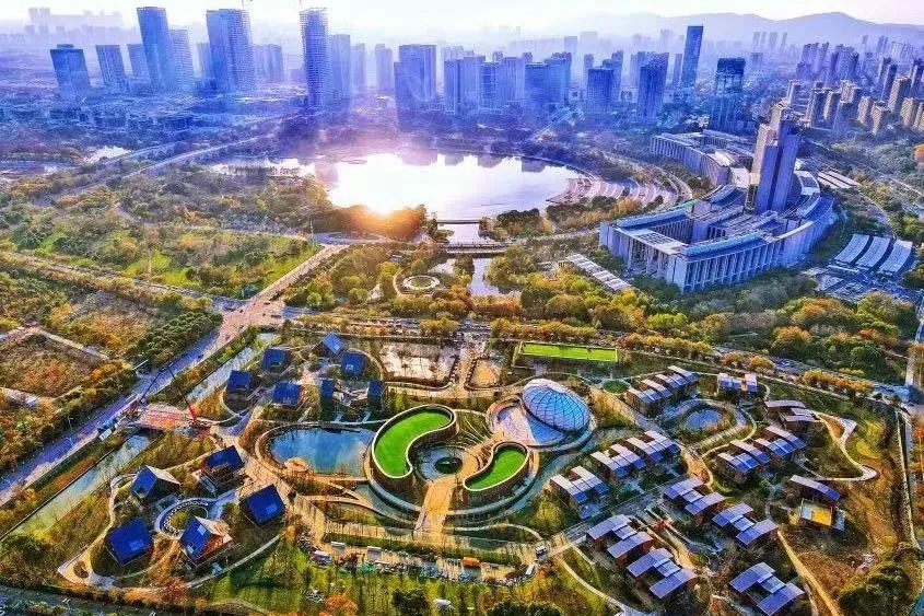 无锡经济开发区、华东师范大学、狄邦教育集团签署合作办学协议                
