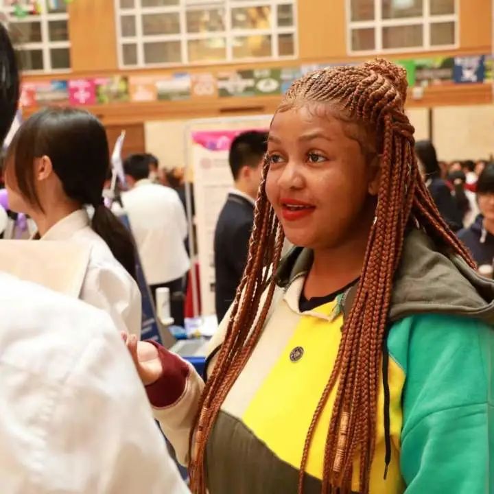 上海市民办尚德实验学校融合部高中第二届模拟大学展                