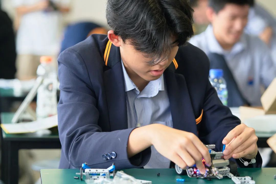 上海耀华临港校区学子登上央视科学T大会，对话顶尖科学家！                