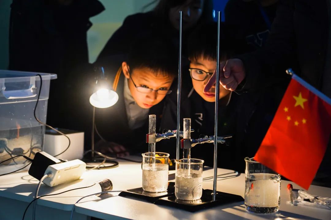上海耀华临港校区学子登上央视科学T大会，对话顶尖科学家！                