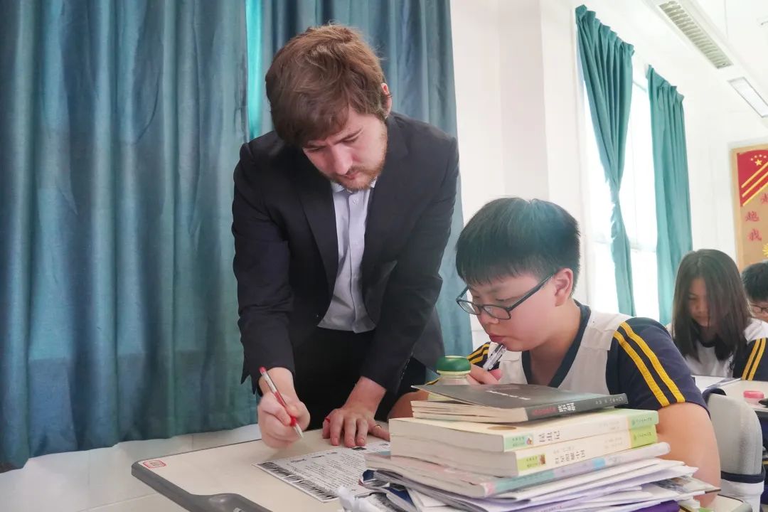广州市华美英语实验学校老师Kane White :人生如旅                