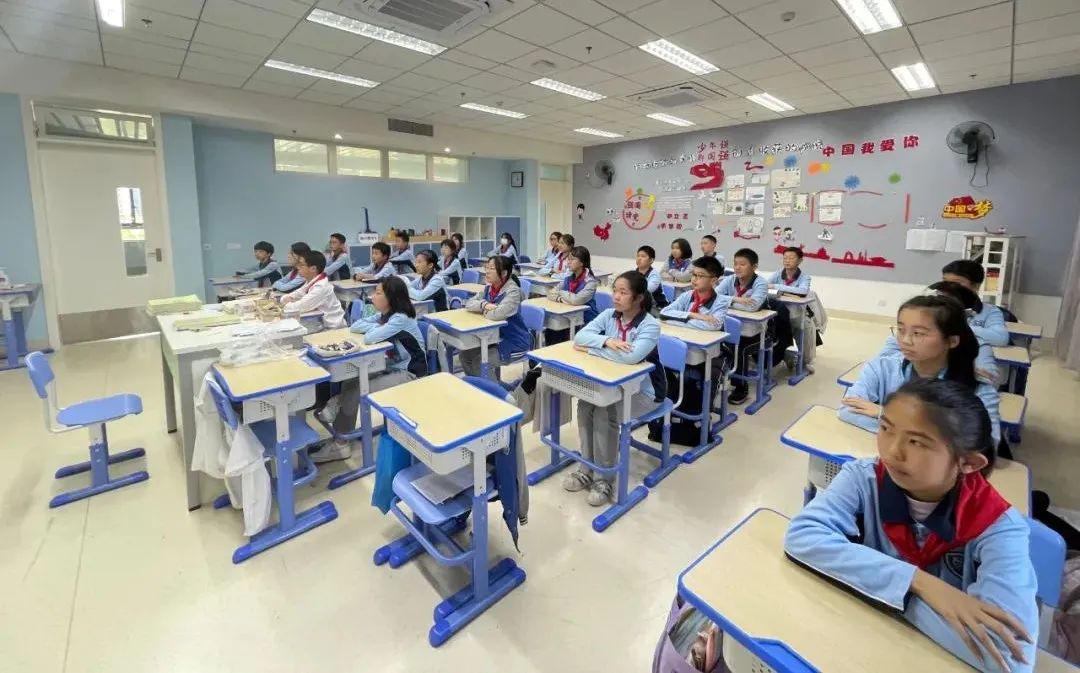上海世外教育附属浦江外国语学校初中部“家长进课堂”活动                