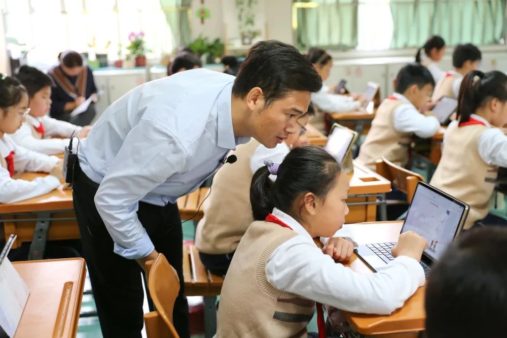 西南位育中学走访上海市民办复旦万科实验学校促发展                