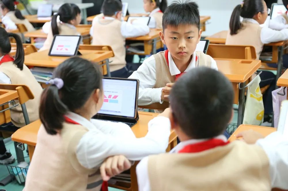 西南位育中学走访上海市民办复旦万科实验学校促发展                