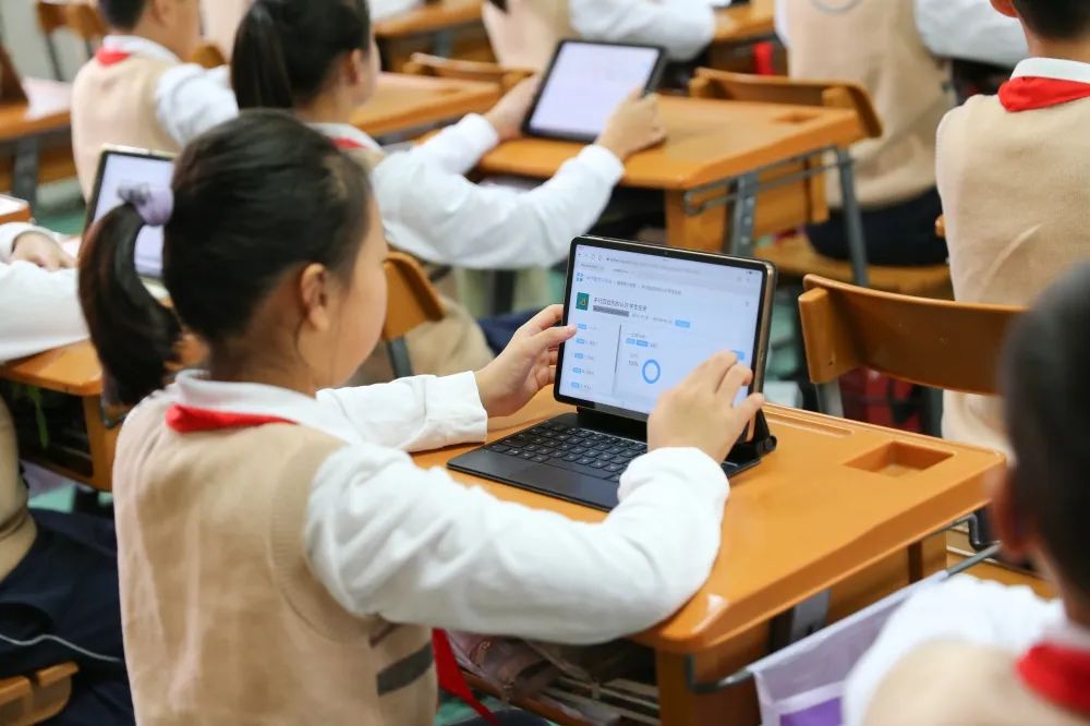 西南位育中学走访上海市民办复旦万科实验学校促发展                