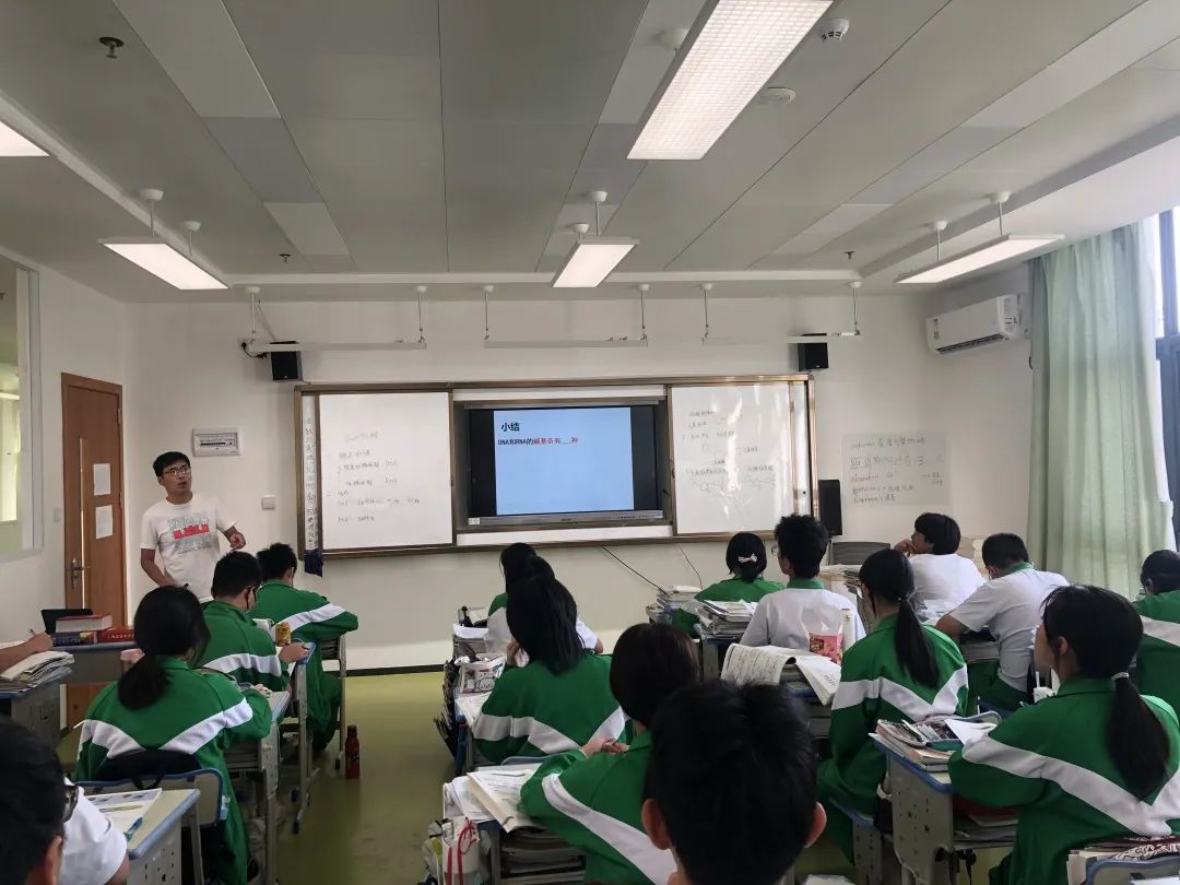 广州市香江中学国际部举行理科公开课                