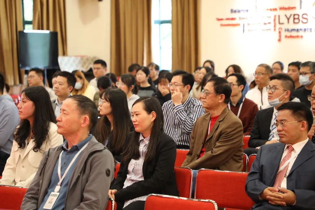 上海燎原双语学校新教师宣誓仪式                