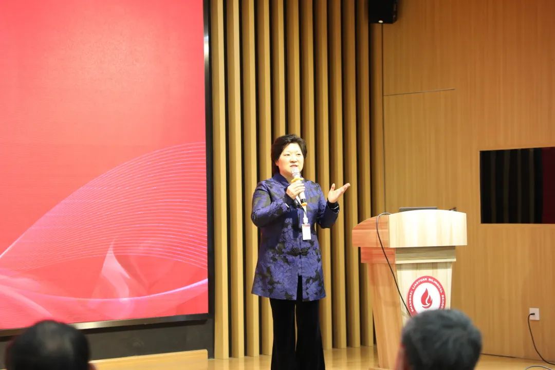 上海燎原双语学校新教师宣誓仪式                