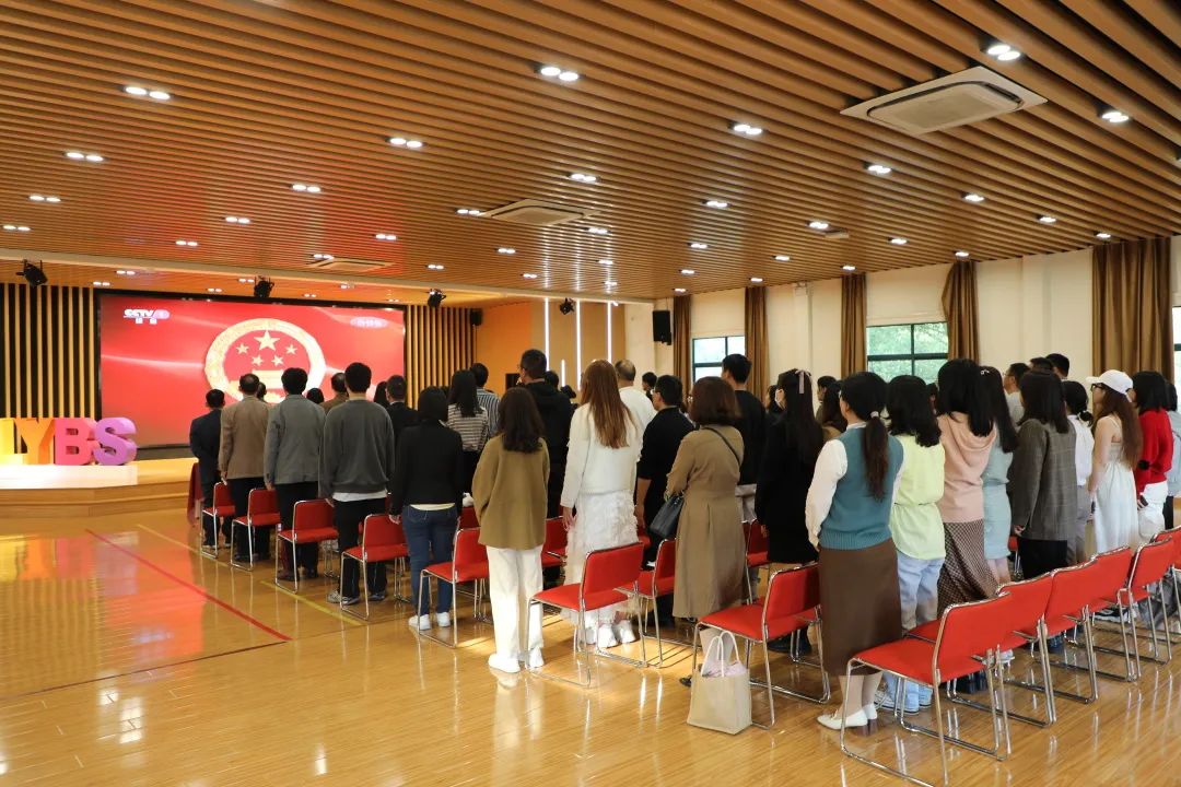 上海燎原双语学校新教师宣誓仪式                