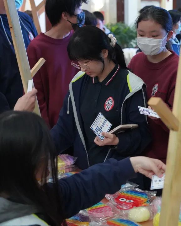 上海诺科国际学校心理沙龙活动：爱自己在每一天                