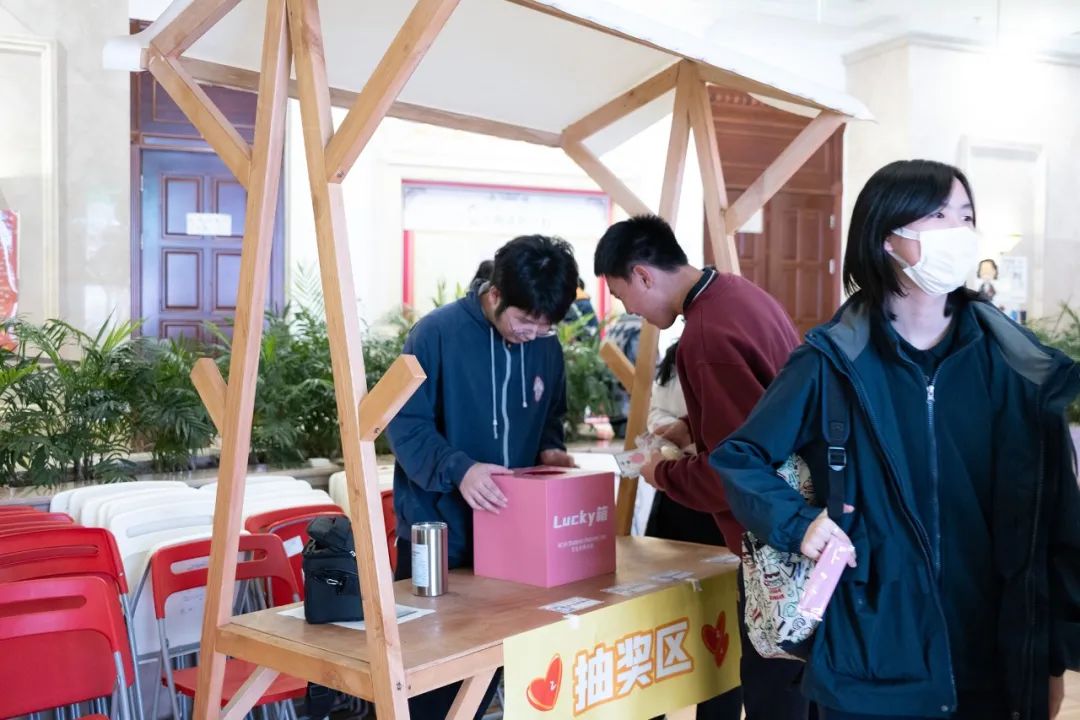 上海诺科国际学校心理沙龙活动：爱自己在每一天                