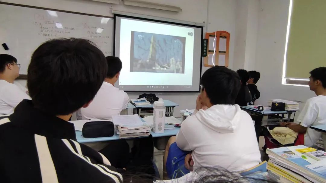 中加枫华国际学校普高班学习周恩来的精神系列活动展示                