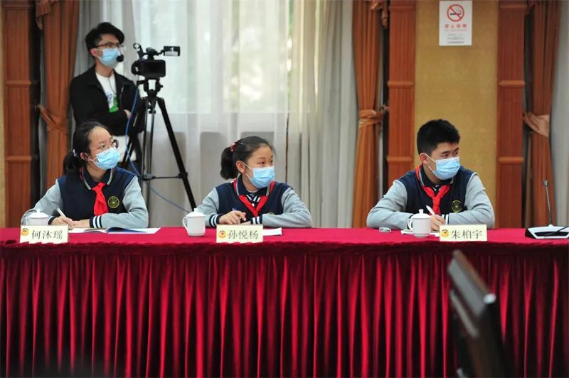 上海市民办文绮中学参加“高质量养老服务体系建设情况”的专题议政会                