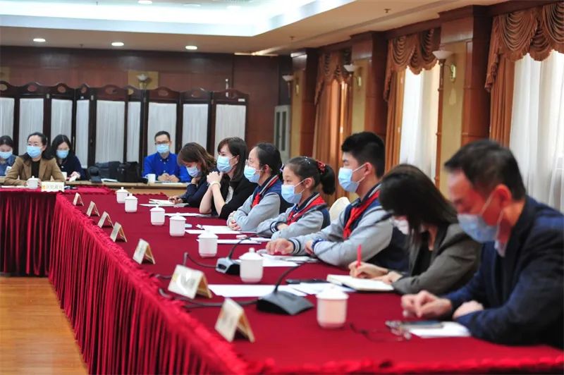 上海市民办文绮中学参加“高质量养老服务体系建设情况”的专题议政会                