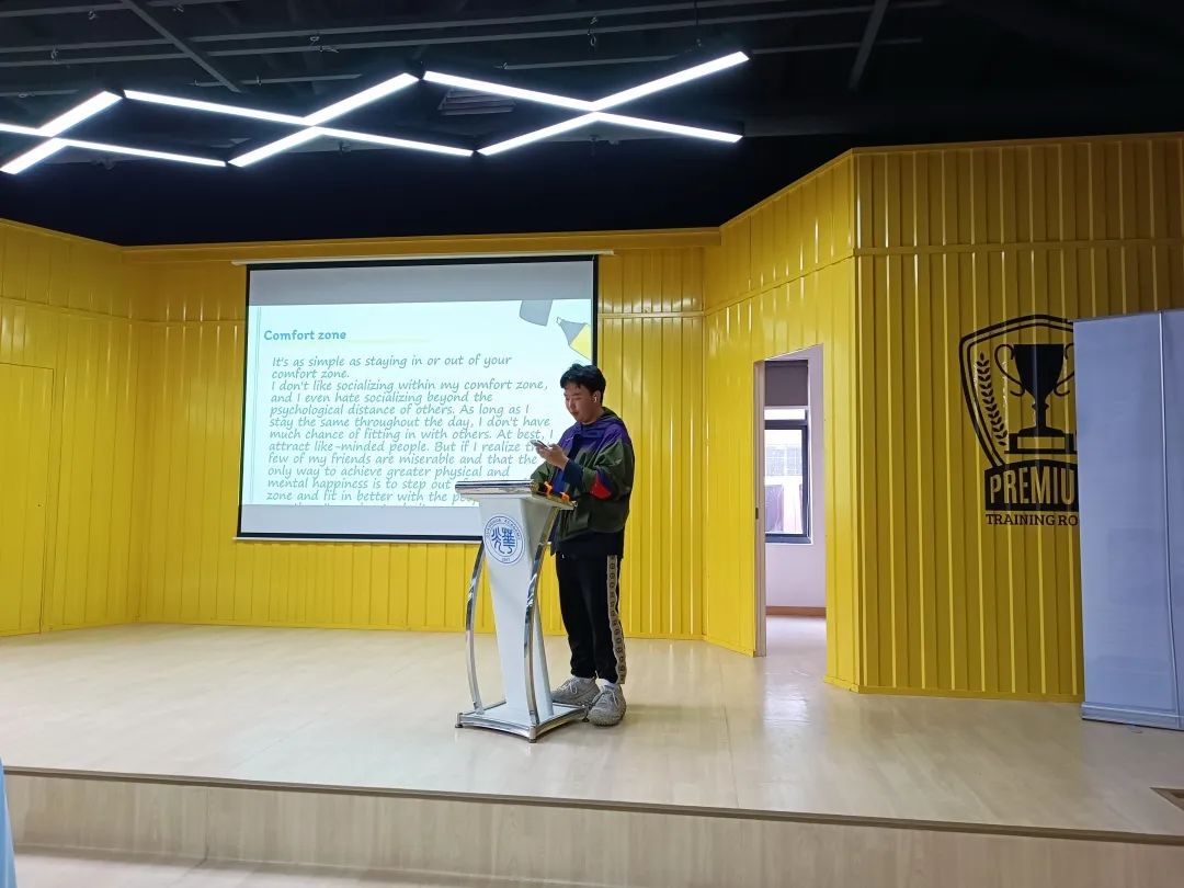 上海光华美高杨浦校区公众演讲主题：做自己还是别人?                
