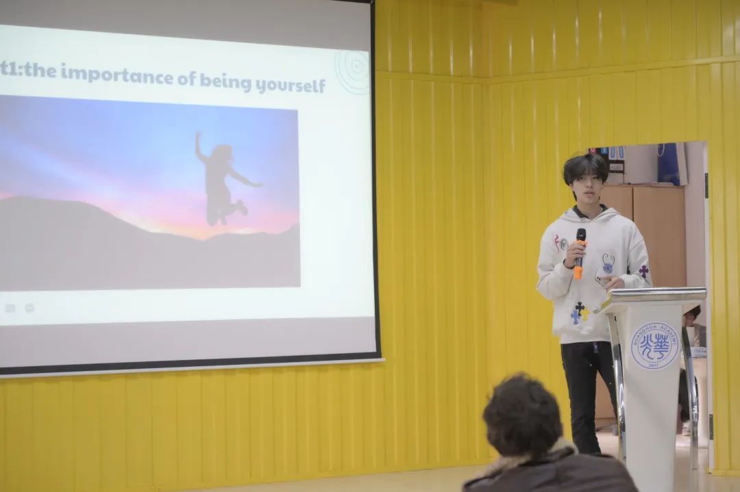 上海光华美高杨浦校区公众演讲主题：做自己还是别人?                