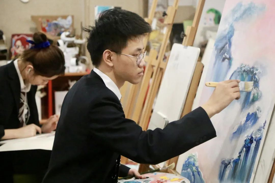 祝贺获得上海美高学校奖学金的同学们，是激励！                