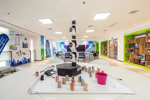 上海民办常青藤学校K12体系STEM科创实验室/科创课程升级！                