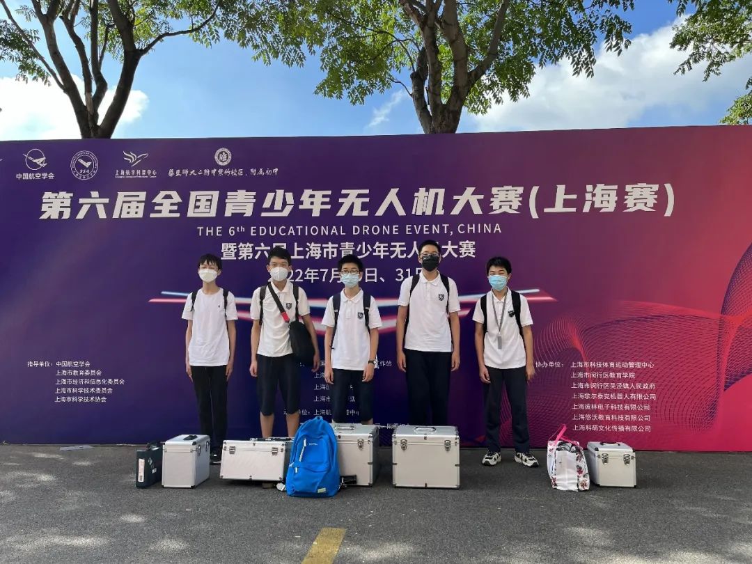 上海市西南位育中学科技月系列二：优秀机器人战队                