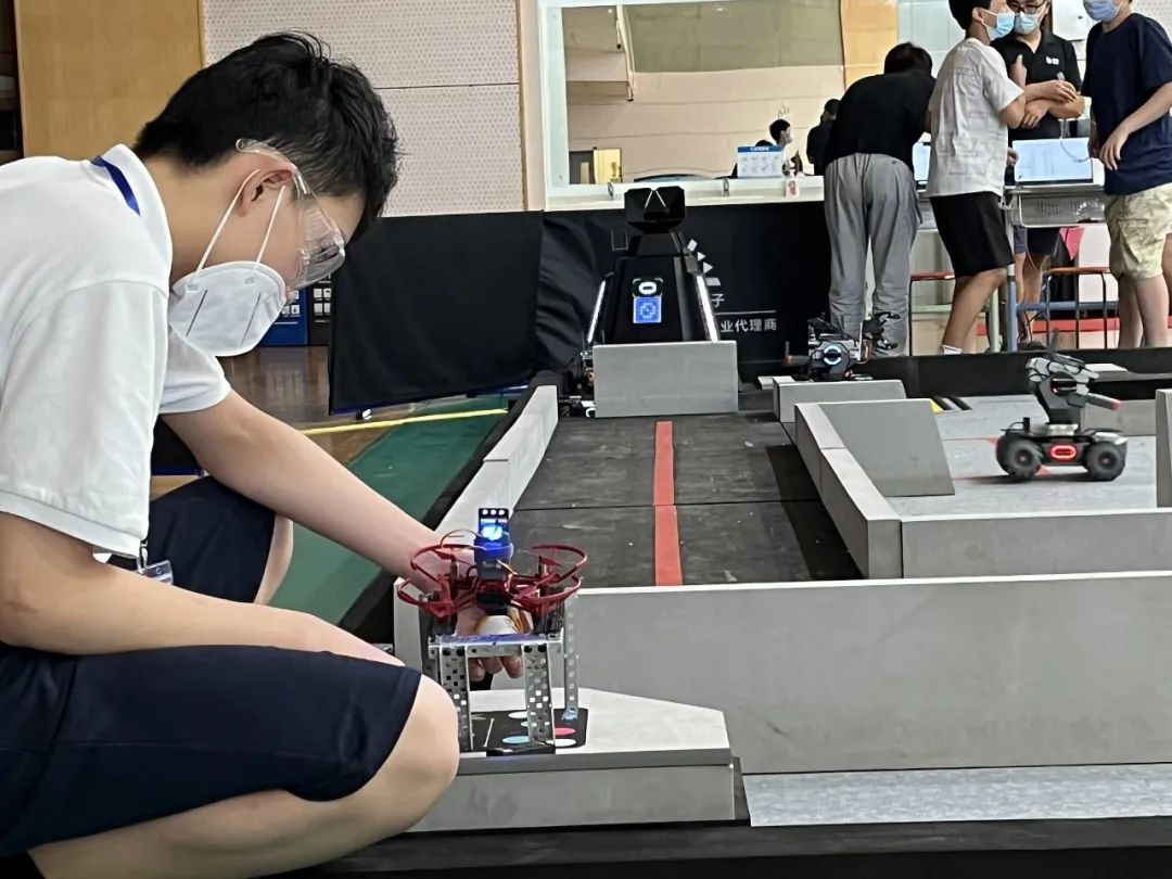 上海市西南位育中学科技月系列二：优秀机器人战队                