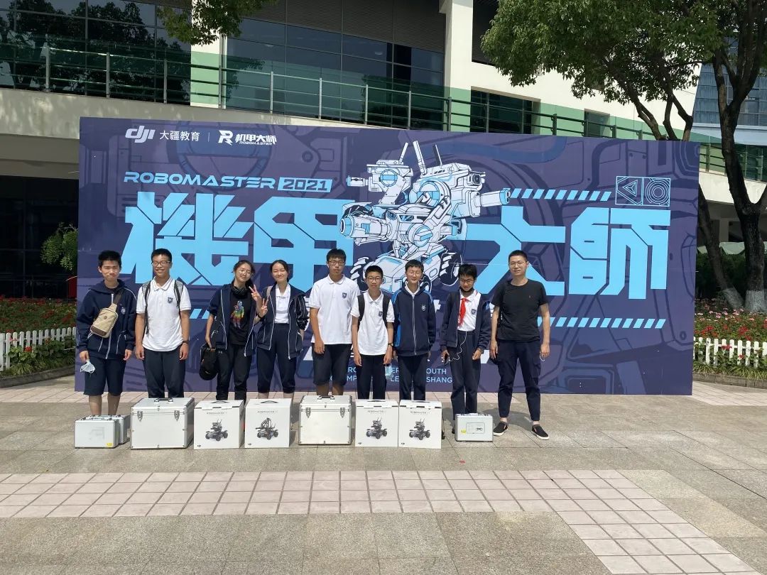 上海市西南位育中学科技月系列二：优秀机器人战队                