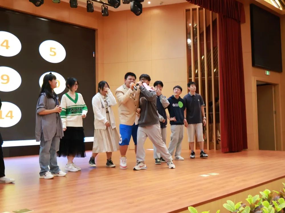 杭州东方中学国际部11年级才艺表演圆满落幕                