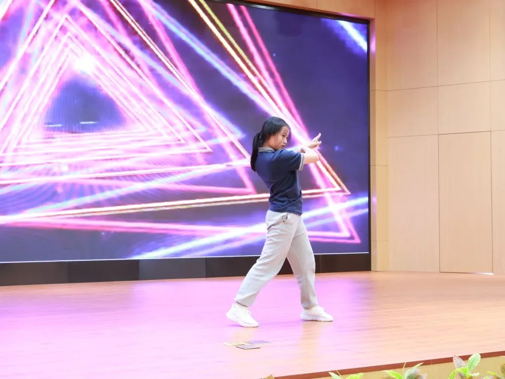杭州东方中学国际部11年级才艺表演圆满落幕                