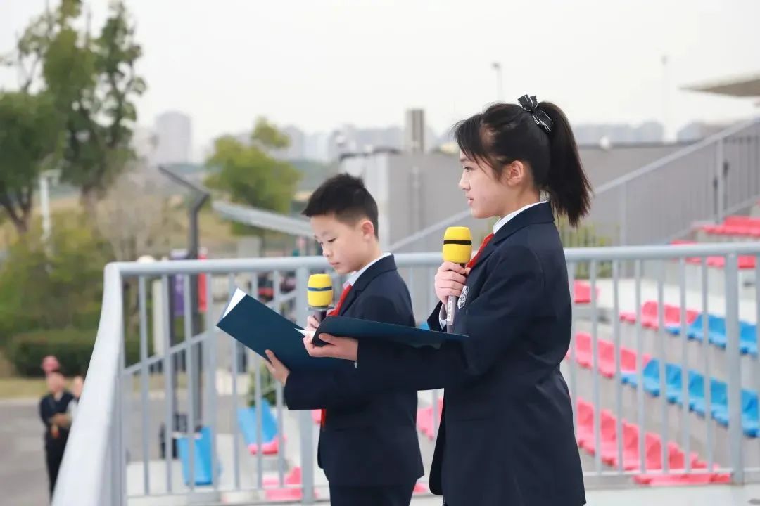 记十一月上海青浦区协和双语学校升旗仪式                