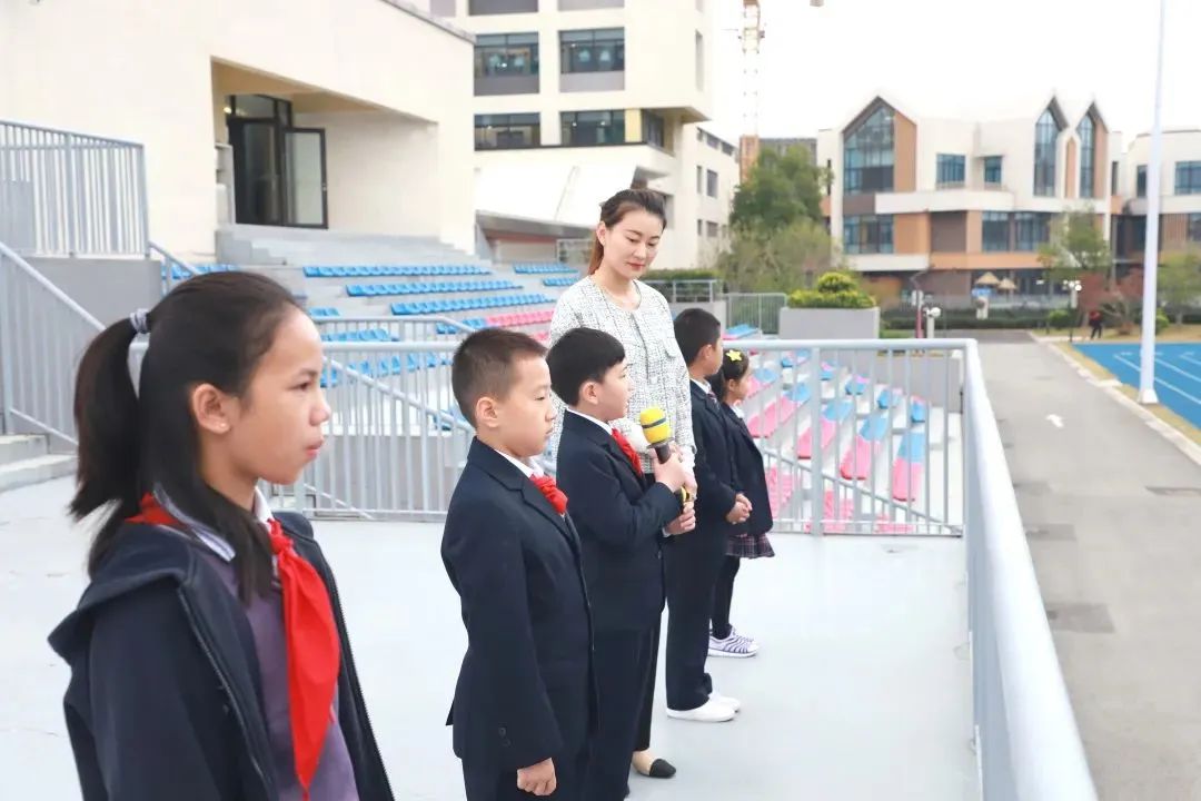 记十一月上海青浦区协和双语学校升旗仪式                