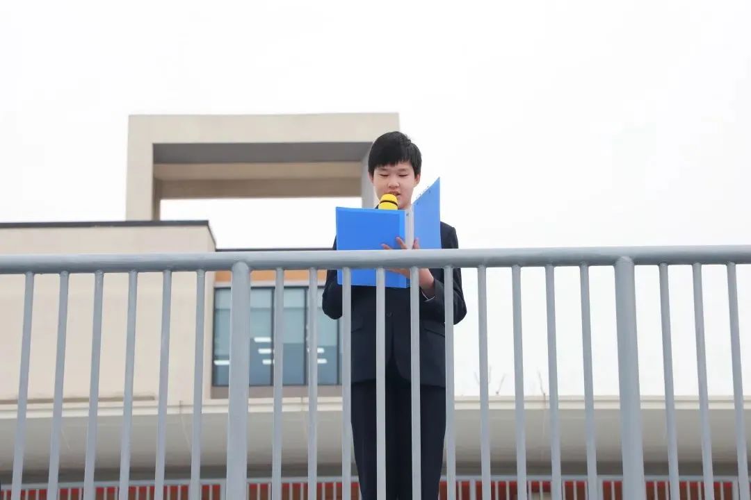 记十一月上海青浦区协和双语学校升旗仪式                